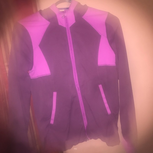 Girls reversible jacket . Purple and pink in colour size 12 youth nwot - Picture 2 of 2